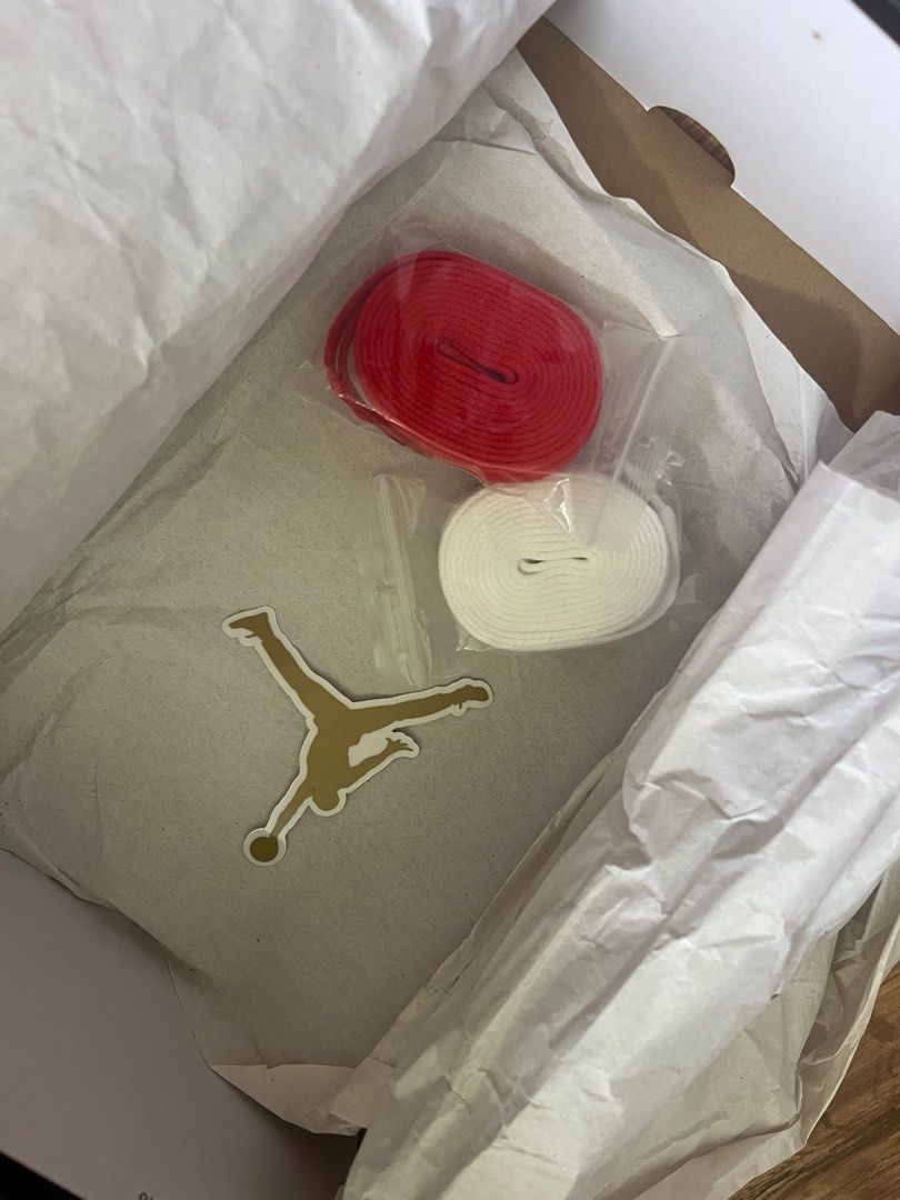 Jordan 1 Retro High OG GS Heritage (Category: Sneakers) located in Tarlac. Submitted by __d.ea (Listing ID 1318085071, Image 3). Description: Jordan 1 Retro High OG GS Heritage Size: 5Y/23.5cm.