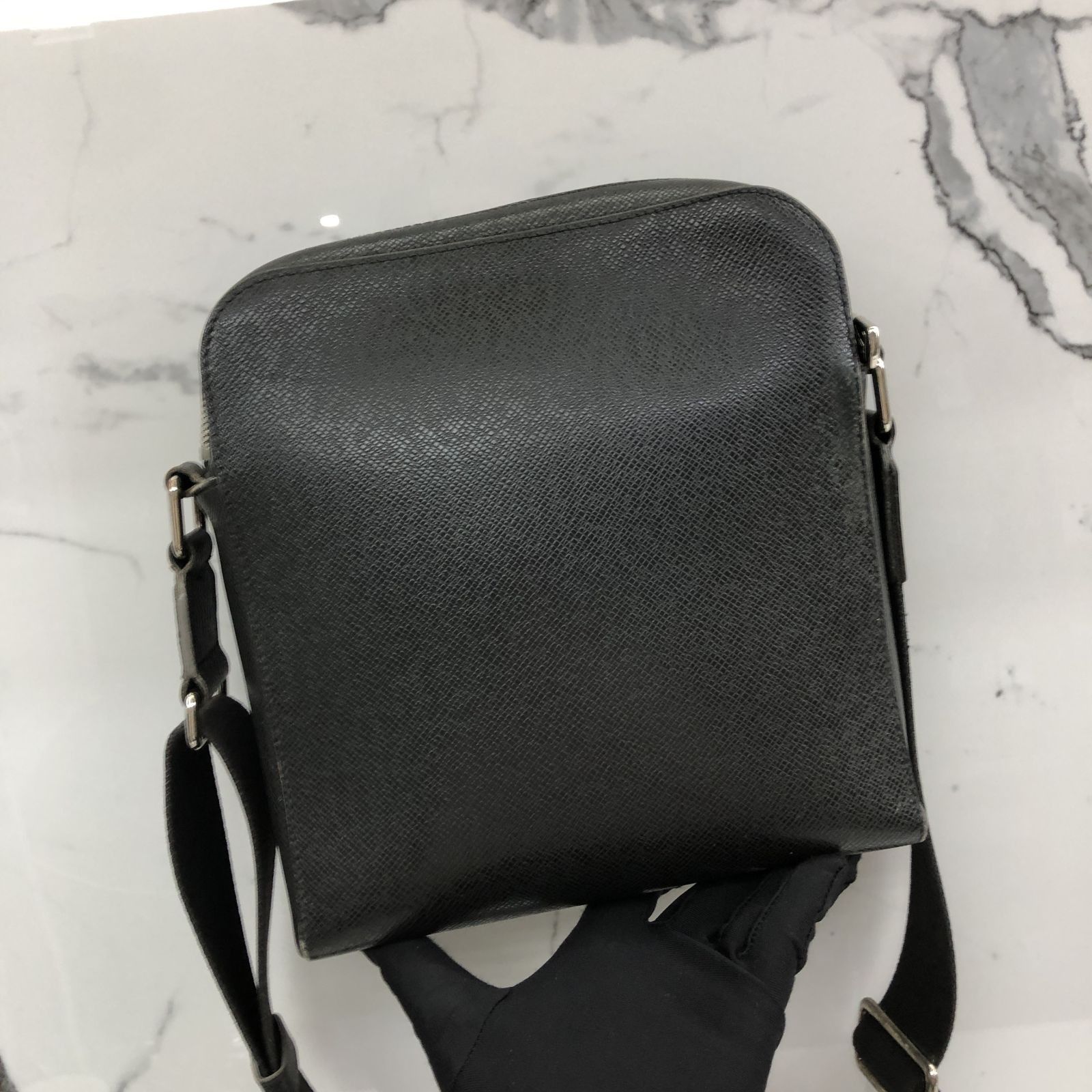 Anton pochette louis vuitton store