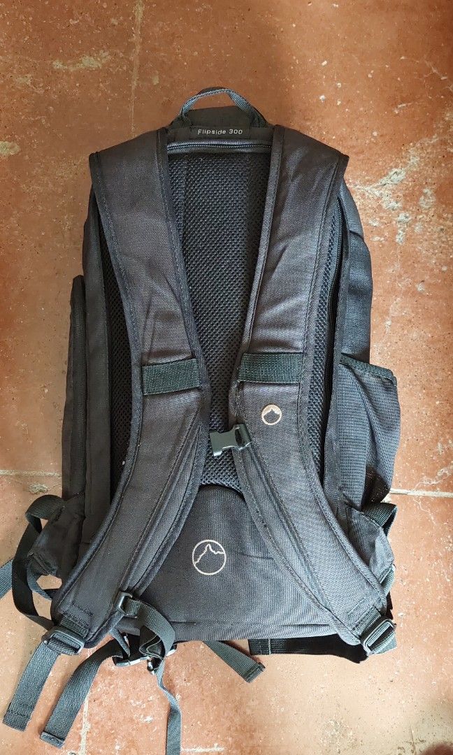 Lowepro camera bag (Category: Backpacks) located in Puerto Princesa. Submitted by YeSurJOMS (Listing ID 1318234579, Image 2). Description: lowepro camera bag very good condition.