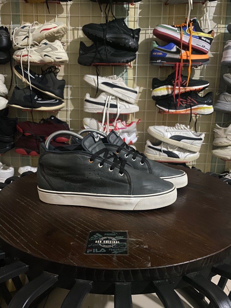 Nike toki leather shop