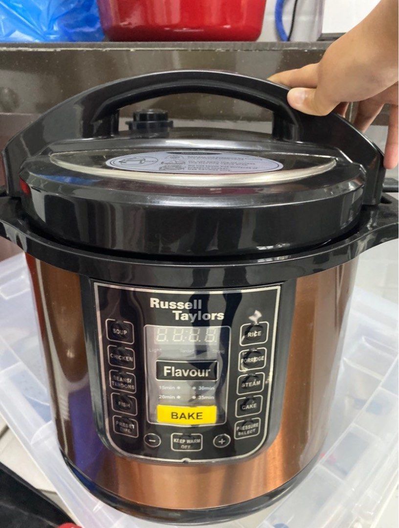 Russell Taylors 8L Pressure Cooker