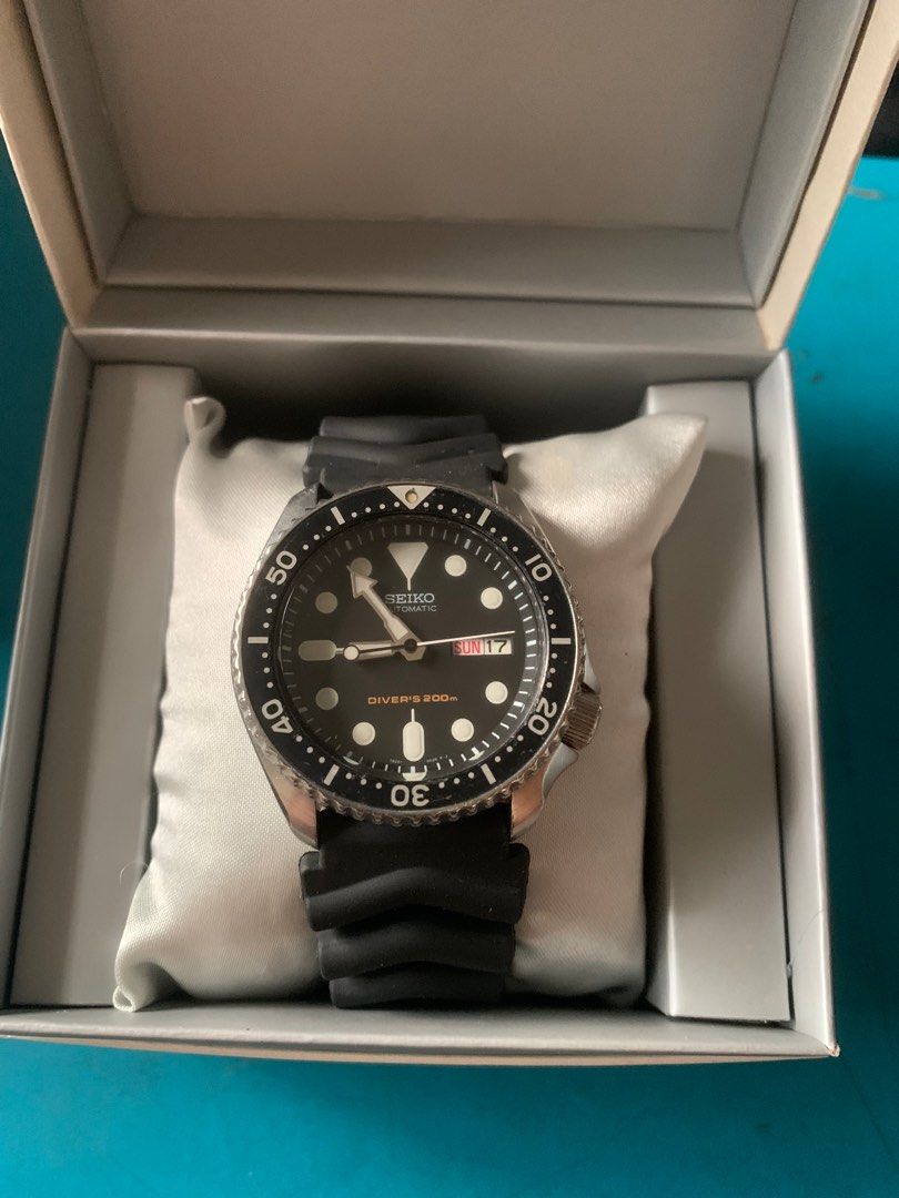 Seiko SKX007 (Category: Men's Watches) located in Naga. Submitted by xkenzero7x (Listing ID 1318255617, Image 2). Description: P13k ( Freeship) pwedi COD/ Cash on Delivery pag Malayo via LBC Seiko SKX007 -Automatic 7s26, 21 Jewels -Divers 200m -New AM Seiko rubber Strap -With seiko box and Free New AM seiko stainless steel bracelet .