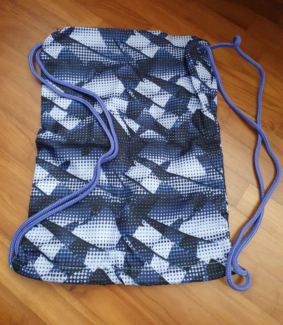 String Bag (Category: Backpacks) located in Singapore. Submitted by horse88 (Listing ID 1318146497, Image 4). Description: All brand new, bought from overseas. Getting old, too many to keep. Good buys as gifts or self use..