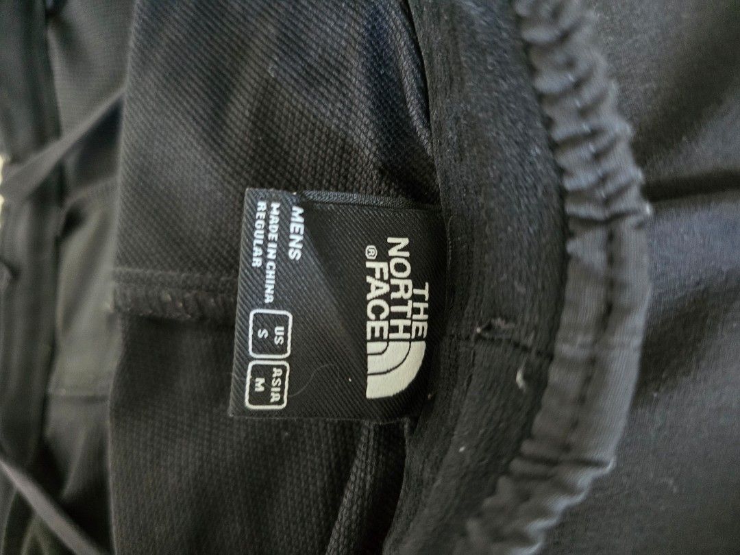 THE NOTH FACE M SIZE (Category: Joggers) located in Muntinlupa City. Submitted by senaph (Listing ID 1318091337, Image 2). Description: orginal price is arround 7000php bag side pocket was broken🤣🤣 but only 2 times used and wash.