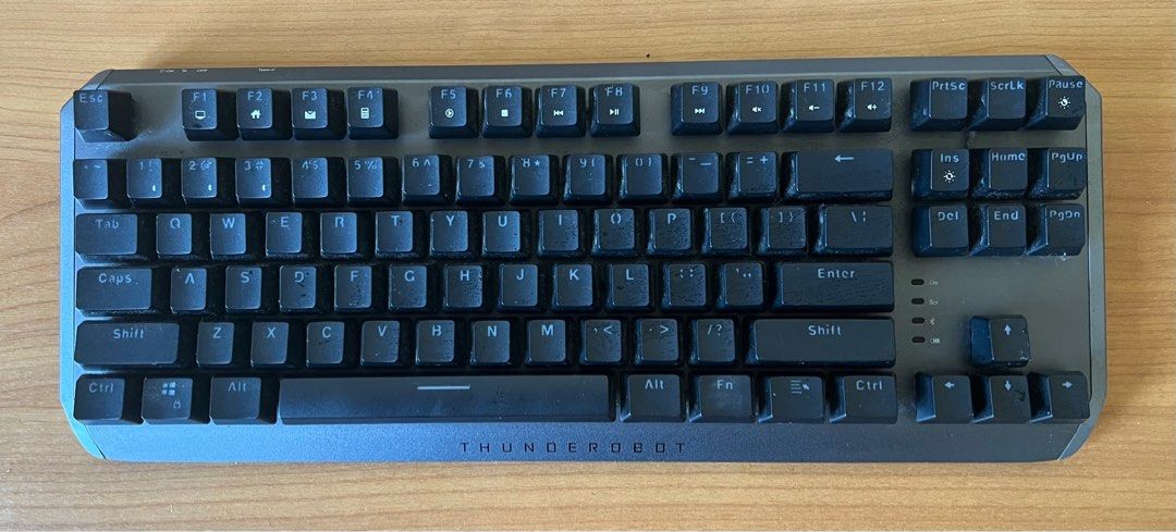 Keyboard (Category: Computer Keyboard) located in Ulu Tiram. Submitted by yucheng_17 (Listing ID 1318069949, Image 2). Description: No free shipping，will using J&T Product material - Aluminum alloy + ABS Connection method - USB / Bluetooth 5.0 Shaft body - 60 million mechanical shafts, red shaft Lamplight - Main key area ice blue + RGB on both sides .