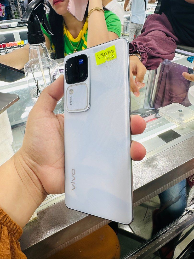 Vivo V30 Pro 256gb Global FU (Category: Vivo) located in San Juan City. Submitted by javedsgadgetshop (Listing ID 1318091547, Image 2). Description: OPEN FOR INSTALLMENT VIA CREDIT CARD/GGIVES/SPAY/BILLEASE & SWAP/TRADE-IN! WE BUY AND SELL ( ANYKINDS OF UNIT BINIBILI PO NAMIN)! PTPA : Padelete po f bawal Quick Specs : Vivo V30 Pro •256gb •NTC Variant •Good batt health •Factory Unlock •100% Smoothness •No hidden issue | No Repaired •100% Authentic