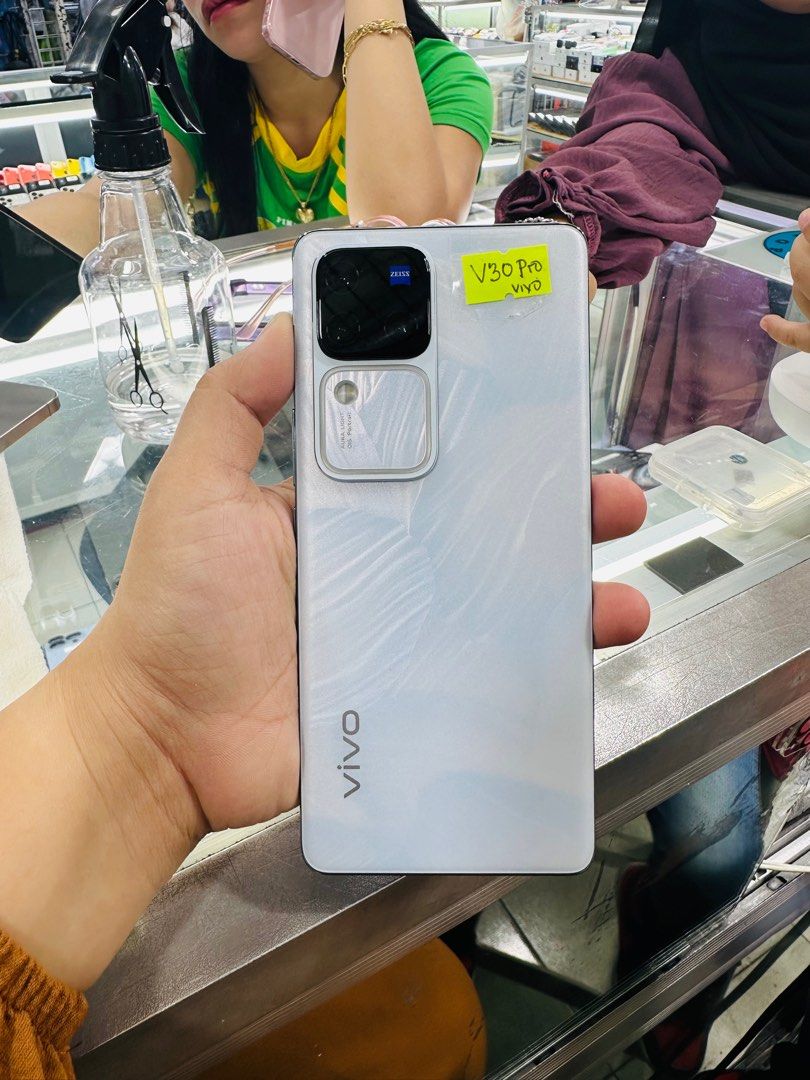 Vivo V30 Pro 256gb Global FU (Category: Vivo) located in San Juan City. Submitted by javedsgadgetshop (Listing ID 1318091547, Image 1). Description: OPEN FOR INSTALLMENT VIA CREDIT CARD/GGIVES/SPAY/BILLEASE & SWAP/TRADE-IN! WE BUY AND SELL ( ANYKINDS OF UNIT BINIBILI PO NAMIN)! PTPA : Padelete po f bawal Quick Specs : Vivo V30 Pro •256gb •NTC Variant •Good batt health •Factory Unlock •100% Smoothness •No hidden issue | No Repaired •100% Authentic
