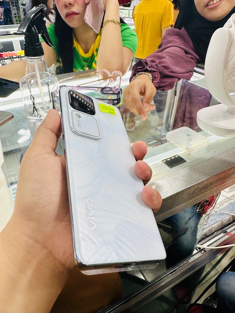 Vivo V30 Pro 256gb Global FU (Category: Vivo) located in San Juan City. Submitted by javedsgadgetshop (Listing ID 1318091547, Image 3). Description: OPEN FOR INSTALLMENT VIA CREDIT CARD/GGIVES/SPAY/BILLEASE & SWAP/TRADE-IN! WE BUY AND SELL ( ANYKINDS OF UNIT BINIBILI PO NAMIN)! PTPA : Padelete po f bawal Quick Specs : Vivo V30 Pro •256gb •NTC Variant •Good batt health •Factory Unlock •100% Smoothness •No hidden issue | No Repaired •100% Authentic