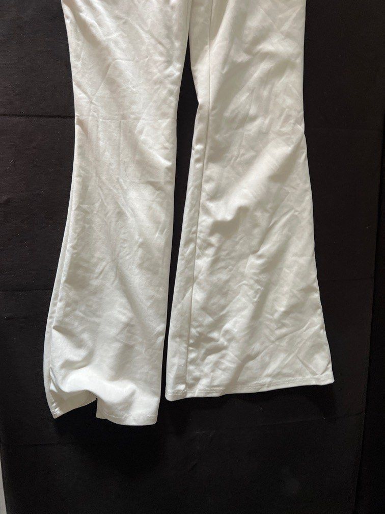 White Jumpsuit (Category: Jumpsuits) located in Las Pinas. Submitted by declutterwithcarmen (Listing ID 1318089434, Image 2). Description: Got this from a bazaar. Thick fabric and very flattering. Stretchable also and stomach is seen (pls refer to photos).
