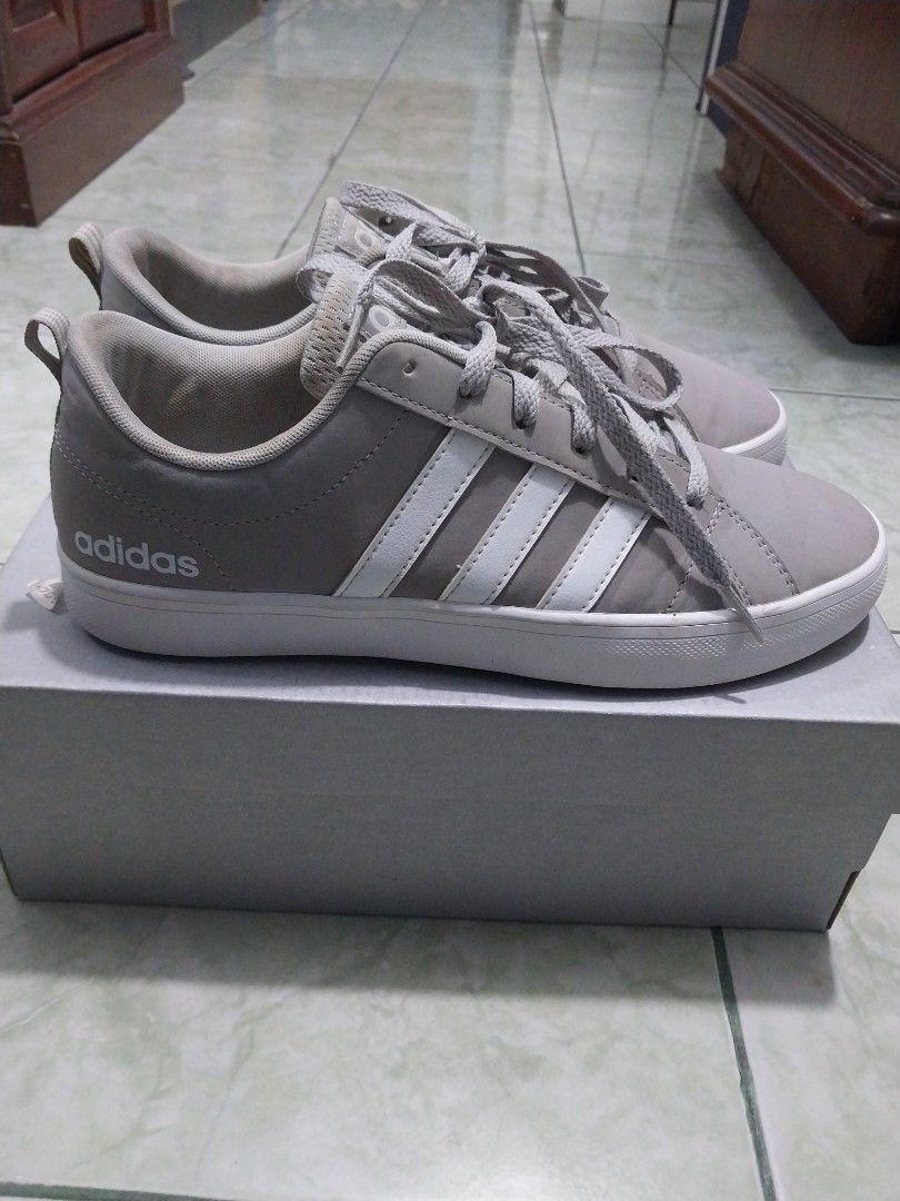 Adidas grand court grey 41 Fesyen Wanita Sepatu di Carousell