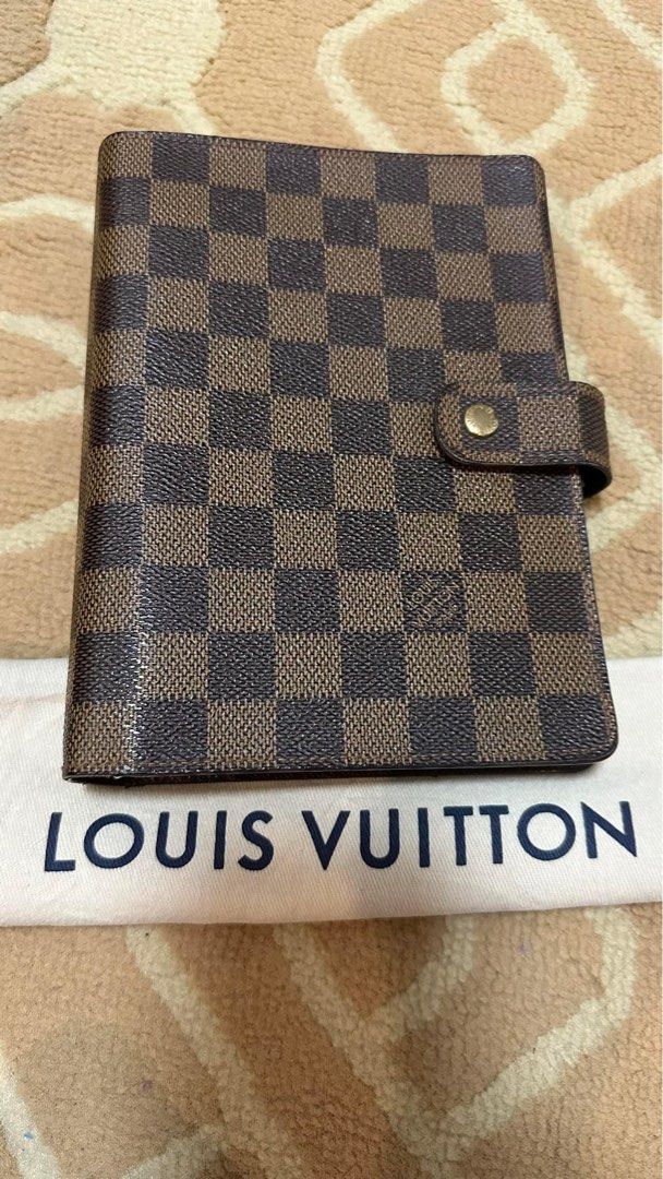 Authentic Louis Vuitton (Category: Luxury Bags & Wallets) located in Manila. Submitted by chloe_luxuries (Listing ID 1318377734, Image 1). Description: Guaranteed original Louis Vuitton Agenda Damier Mm size Still in excellent condition Comes with dustbag Pm for more details .