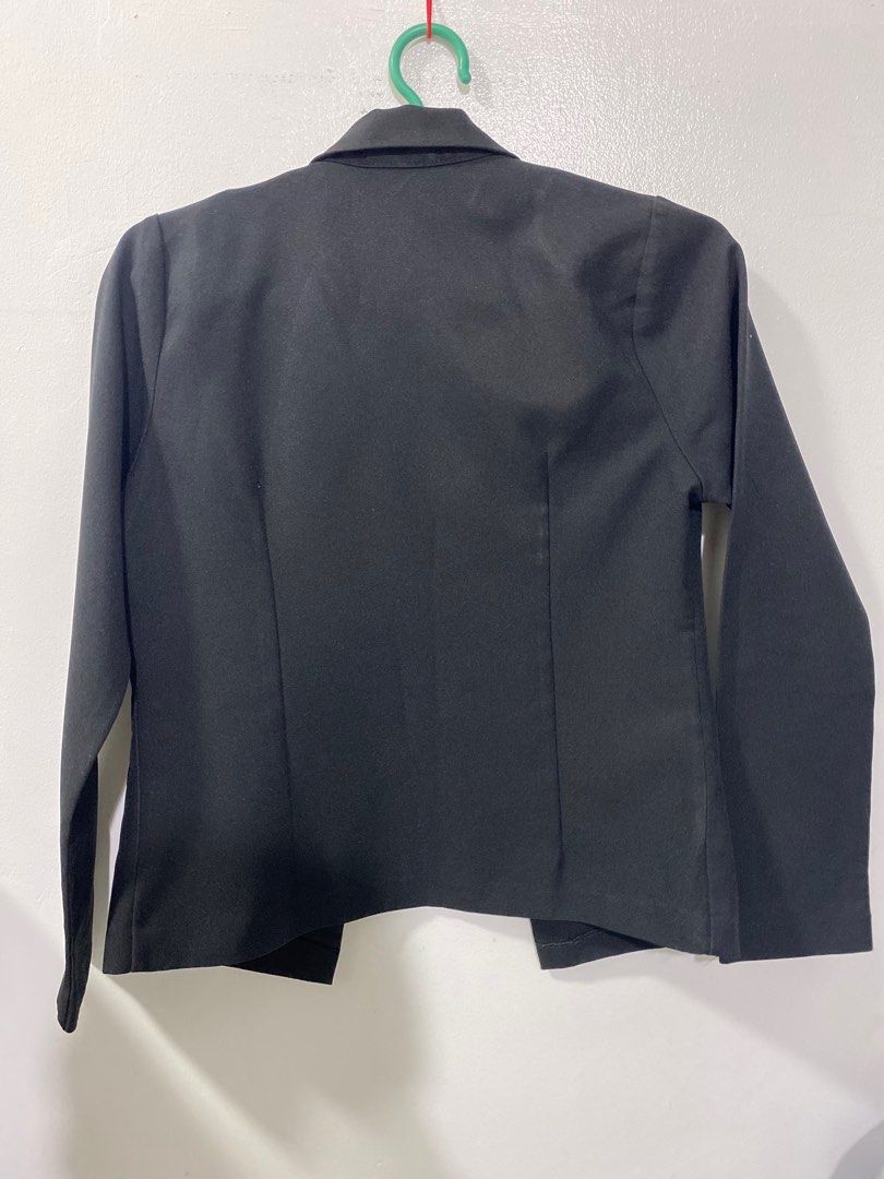 Black Blazer from SM (EUC) XS (Category: Coats, Jackets and Outerwear) located in Pasig City. Submitted by tinld (Listing ID 1318317469, Image 2). Description: Bought from SM for 800php. Classic Cut. XS - For Pettite girls No flaws. Quality is really good. It has shoulder paddings but can be removed. The structure is good and makapal. Perfect as office attire. RFS - Doesnt fit me anymore 📍Cabuyao Laguna via JRS or Lalamove/Grab from BGC.