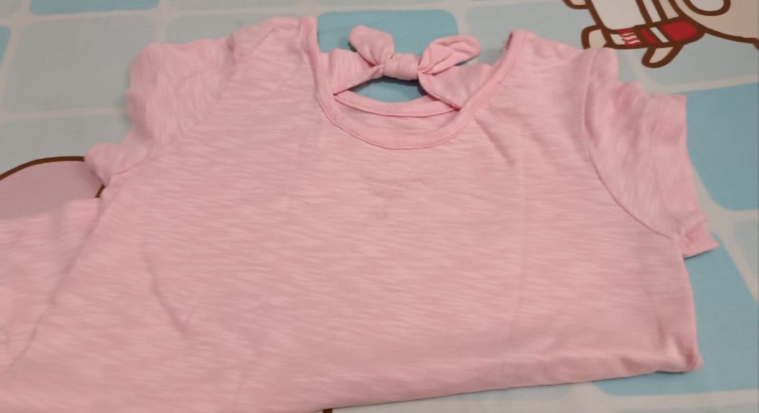 Blouse (Category: Babies & Kids Fashion) located in Manila. Submitted by cathsam (Listing ID 1318280291, Image 3). Description: preloved blouse Oshkosh brand like new condition size on tag..