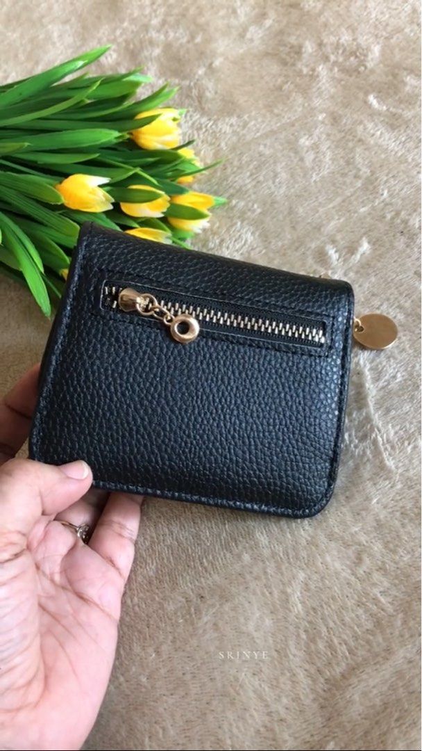 Brand new mini foldable wallet card holder (Category: Wallets & Card holders) located in Taguig. Submitted by SrinyeStyle.ph (Listing ID 1318306257, Image 2). Description: Brand new mini foldable wallet card holder.