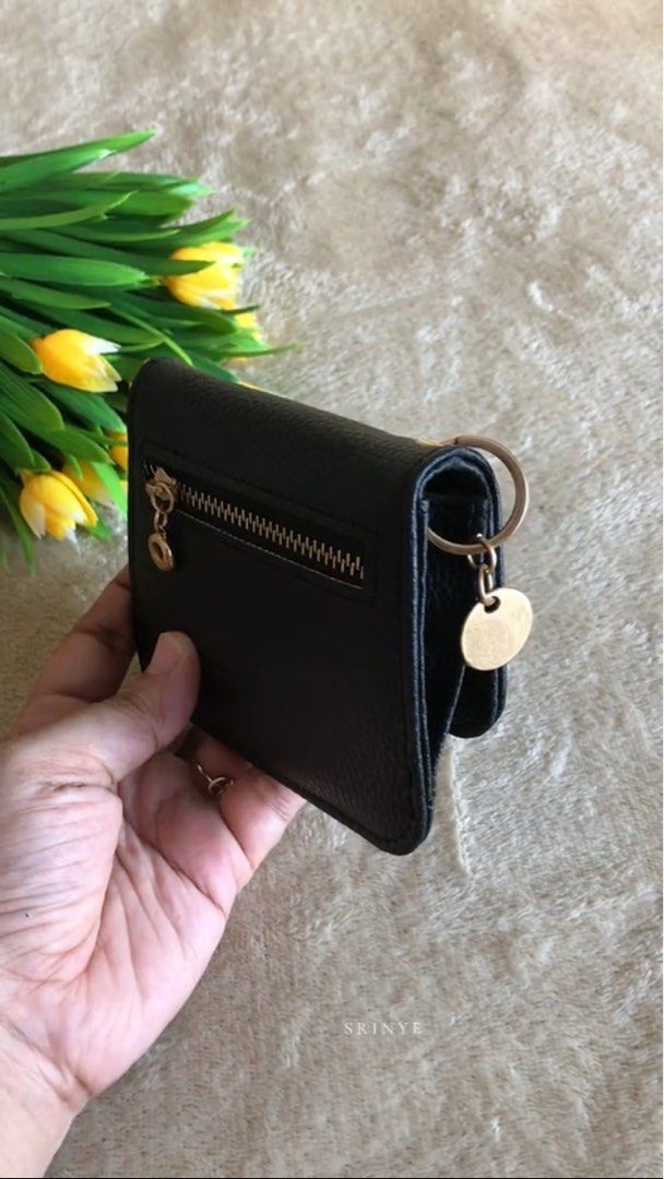 Brand new mini foldable wallet card holder (Category: Wallets & Card holders) located in Taguig. Submitted by SrinyeStyle.ph (Listing ID 1318306257, Image 3). Description: Brand new mini foldable wallet card holder.