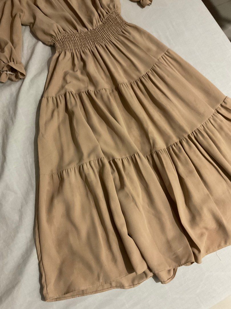[AVAILABLE] brown off shoulder maxi dress (Category: Dresses) located in Manila. Submitted by declutt3rwaya (Listing ID 1318324287, Image 3). Description: free size gcash payment flash lalamove jnt metro manila.