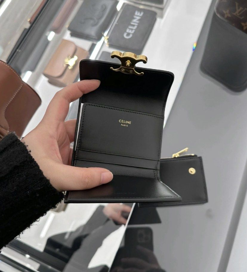 未使用CELINE 黑色 Triomphe 皮革三折钱包 Celine TRIOMPHE亮澤牛皮革小號翻蓋錢包(黑色全新）｜PopChill