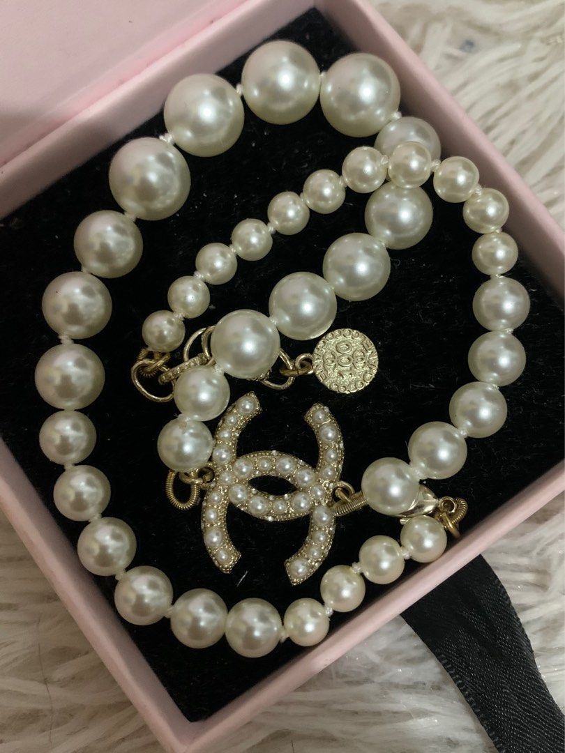 Chanel glass pearl necklace discount