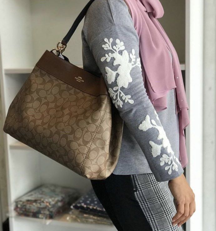 Coach lexy shoulder bag in signature leather best sale