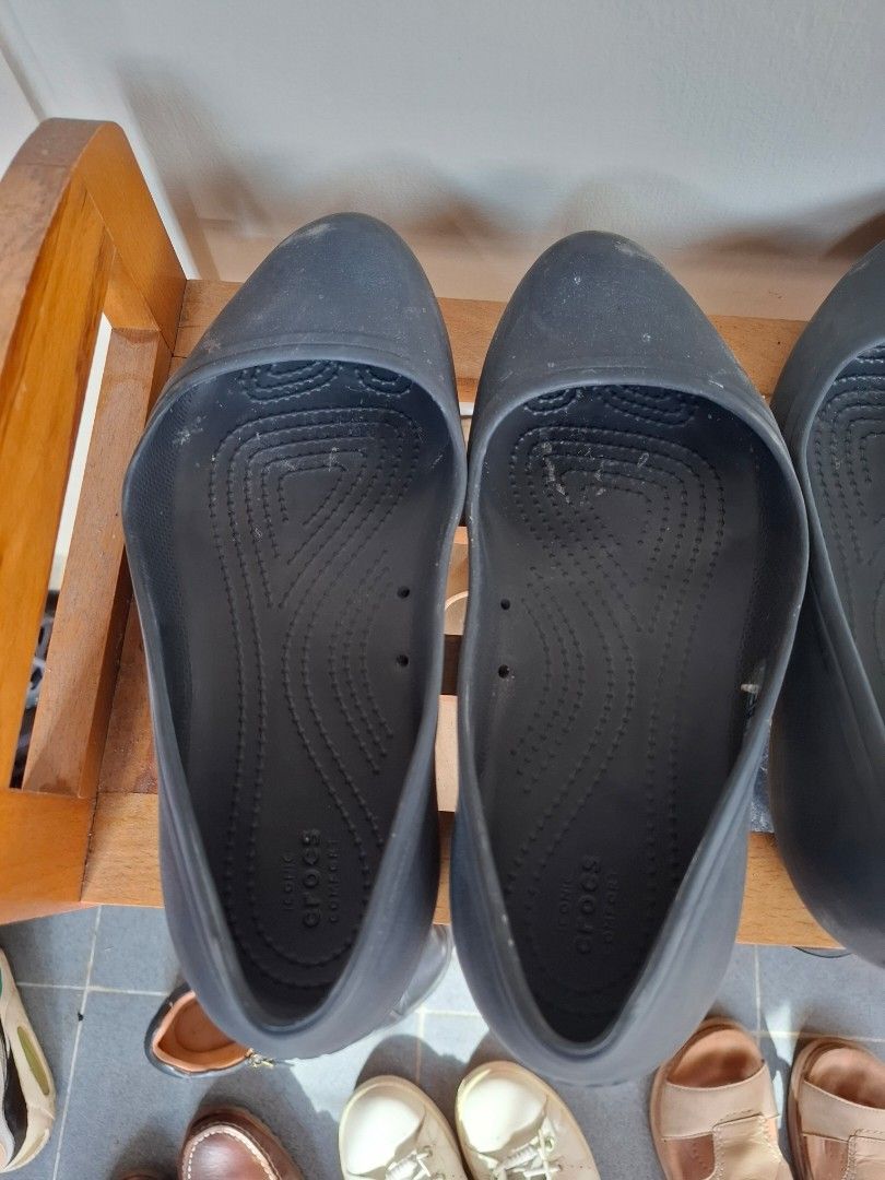 Crocs Women at Work Flats Men s Fashion Footwear Casual shoes on Carousell