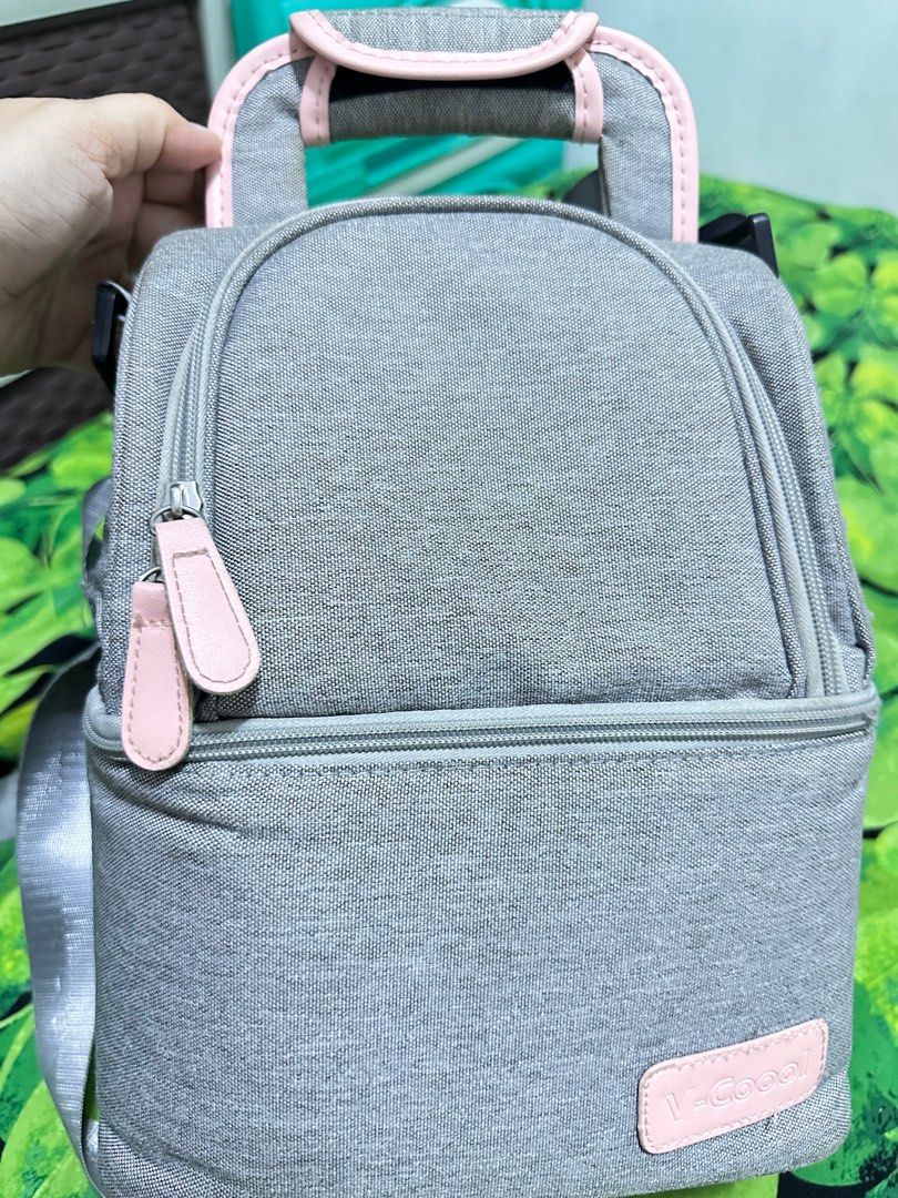 Diaper and milk bag (Category: Diaper Bags & Wetbags) located in Quezon City. Submitted by emegurl (Listing ID 1318384594, Image 2). Description: Few times lang nagamit.