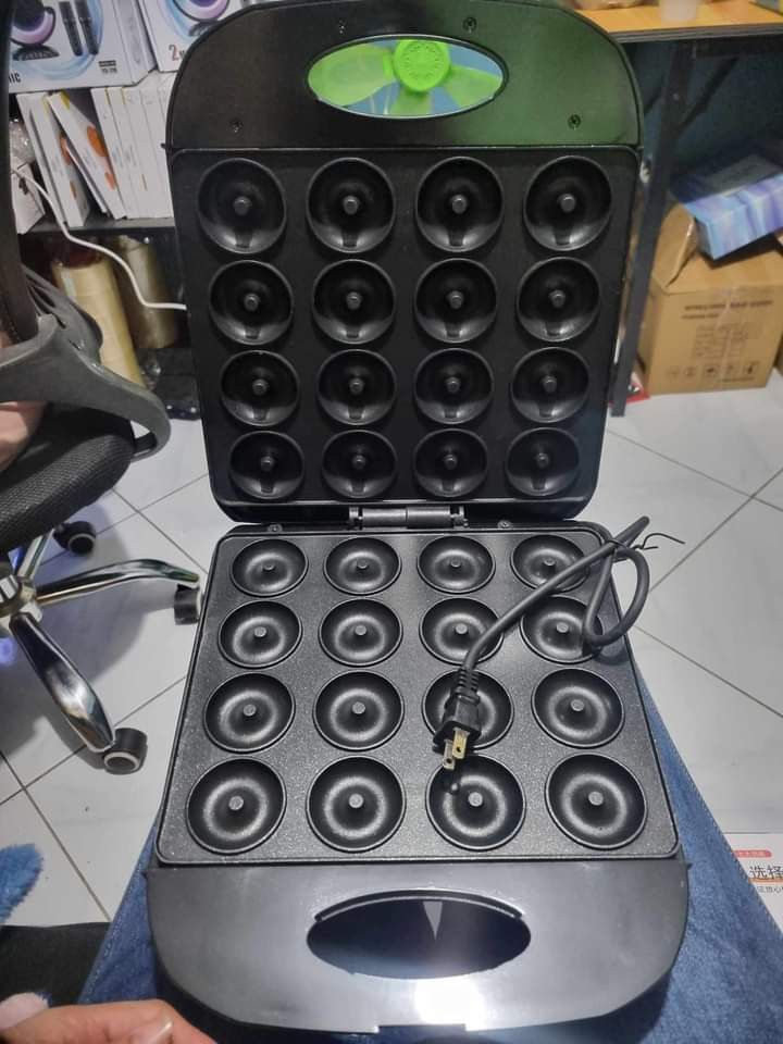 Donut Maker (Category: Cookers) located in Manila. Submitted by redonlineshop (Listing ID 1318260941, Image 1). Description: Donut Maker 16 hole ₱1050 ON HAND BRAND NEW Accept Gcash payment/COD Same day delivery + Delivery Fee.