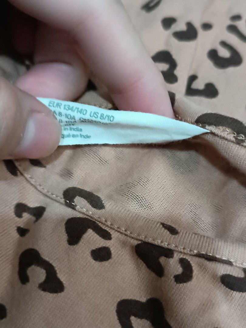 Dress (Category: Babies & Kids Fashion) located in Manila. Submitted by cathsam (Listing ID 1318284123, Image 3). Description: preloved long sleeve dress like new condition. brand h&m 8-10 size on tag.