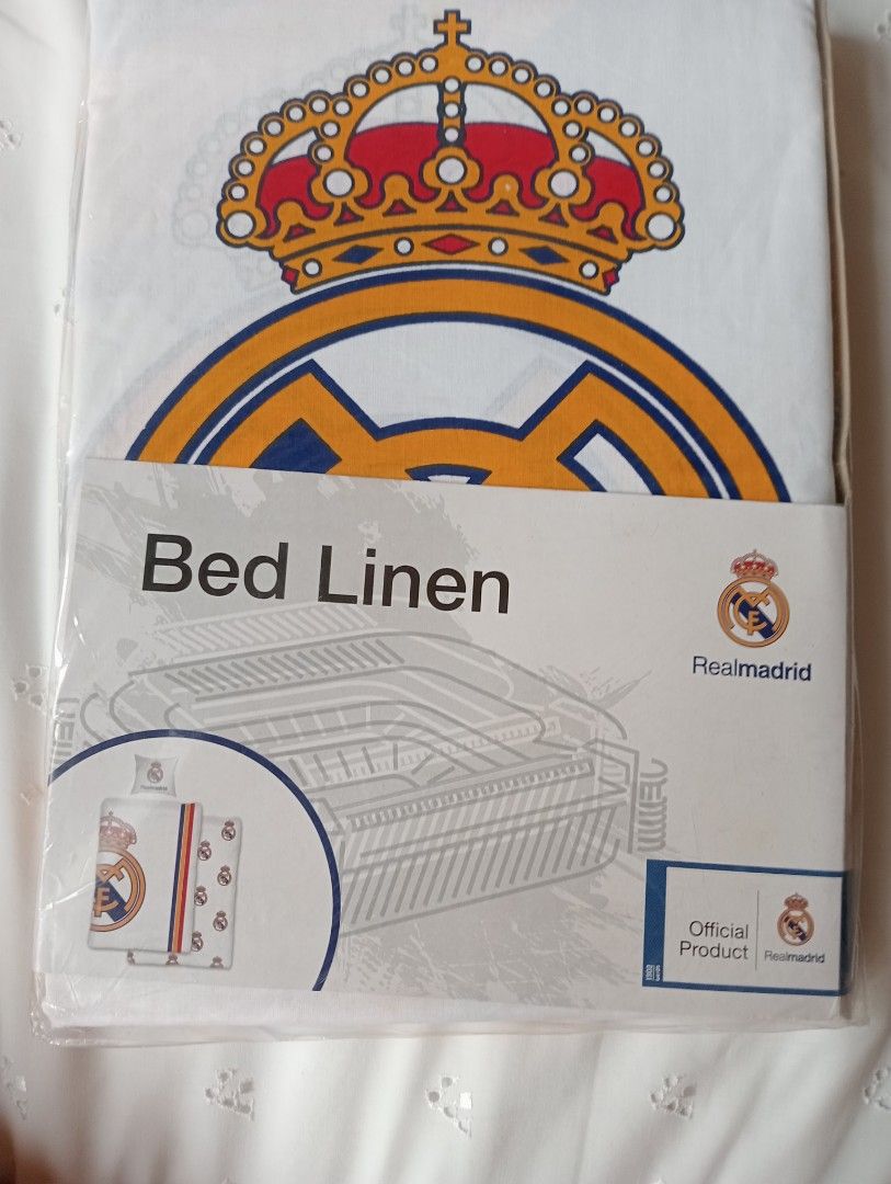 Duvet cover set,Real Madrid (Category: Bedding & Towels) located in Singapore. Submitted by bohjong (Listing ID 1318324535, Image 1). Description: official Real Madrid Duvet cover with 1 pillow case. brand new. single bed size 100% cotton. for football enthusiasts.