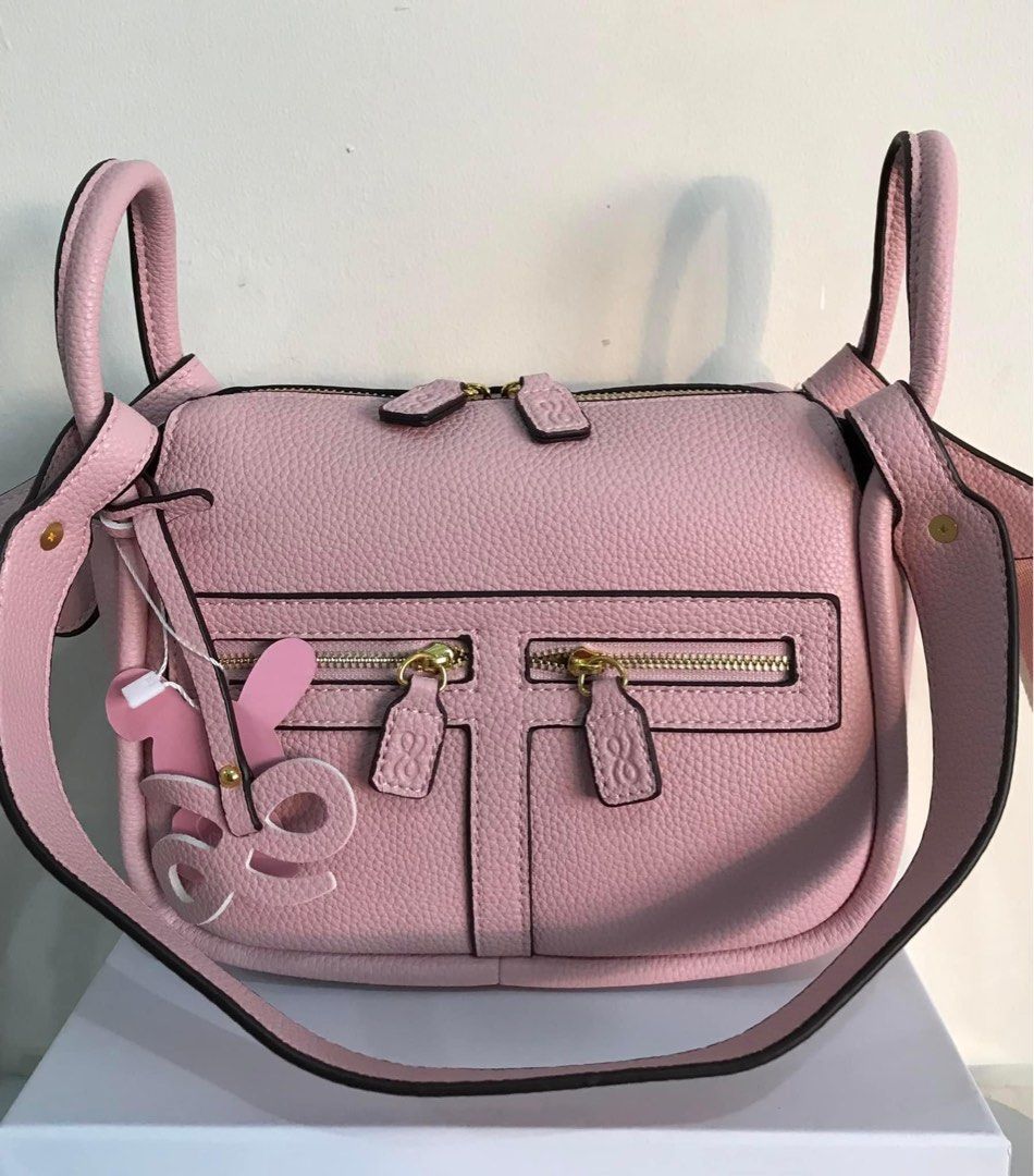 HOLB ZIPPY SAKURA (Category: Luxury Bags & Wallets) located in Manila. Submitted by Aki.s_Cart (Listing ID 1318354586, Image 2). Description: HOLB Zippy 20cm x 24cm x 12cm 1,600.