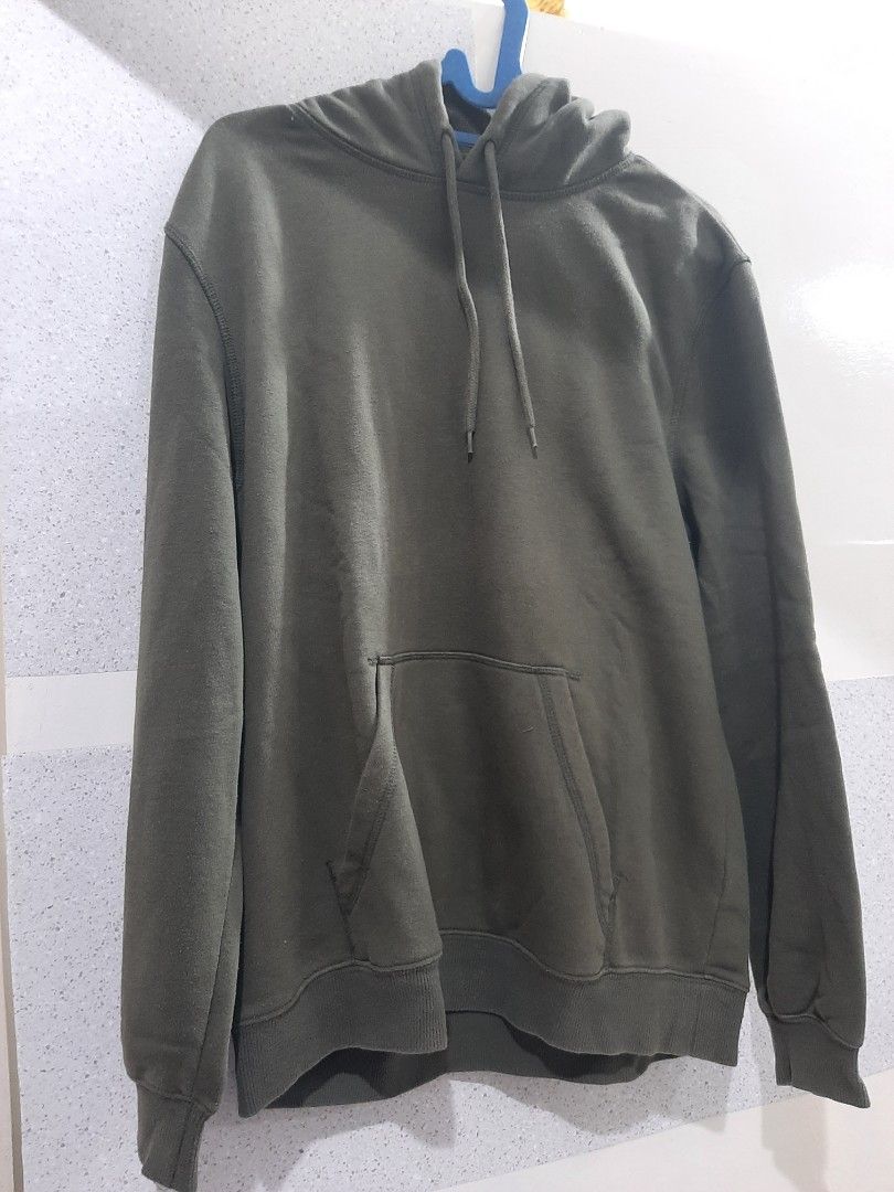 Hoodie army H M Fesyen Pria Pakaian Baju Luaran di Carousell