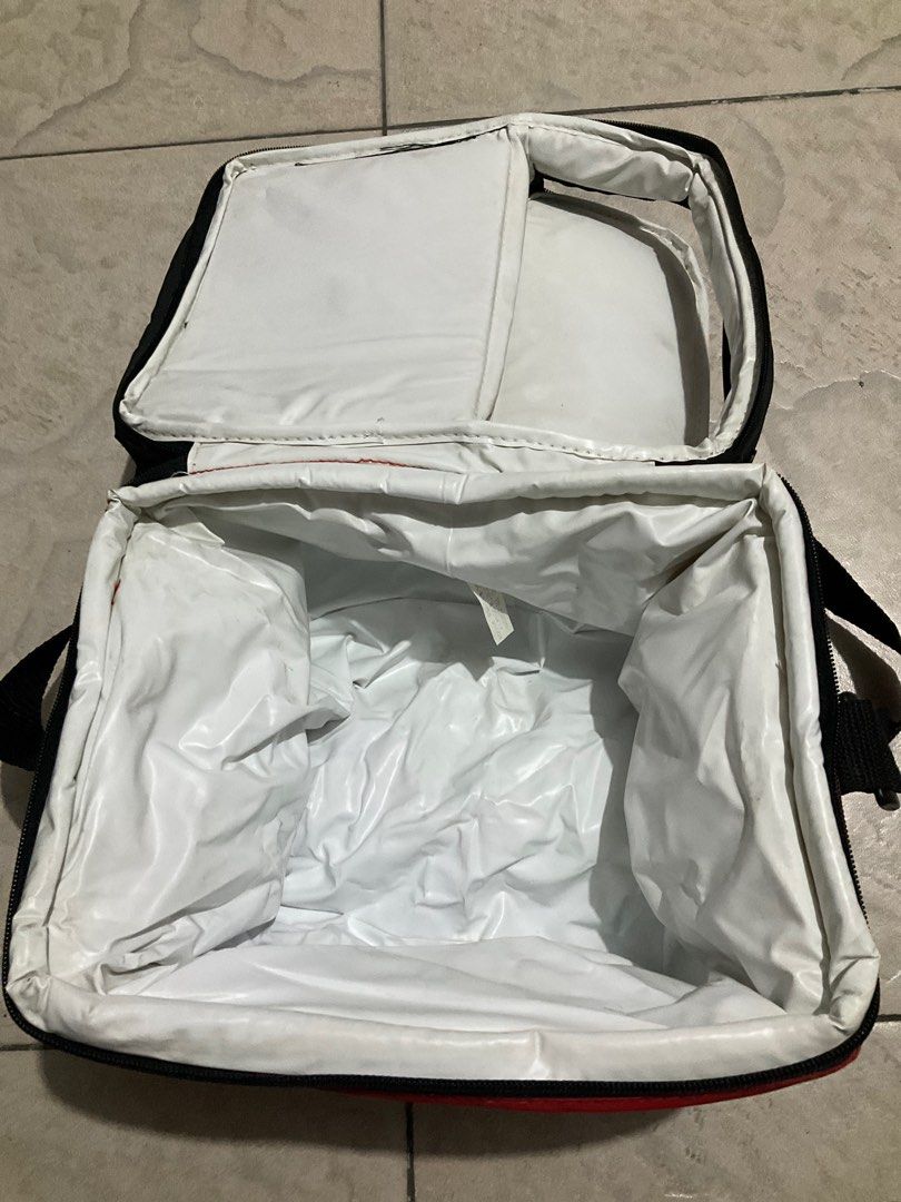 Igloo softside cool and store pack (Category: Food Organization & Storage) located in Quezon City. Submitted by cynlchan (Listing ID 1318411543, Image 3). Description: 10.5” length 8.5” width and 7” in height, can store at least 12 canned drinks .