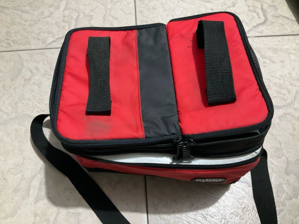 Igloo softside cool and store pack (Category: Food Organization & Storage) located in Quezon City. Submitted by cynlchan (Listing ID 1318411543, Image 1). Description: 10.5” length 8.5” width and 7” in height, can store at least 12 canned drinks .
