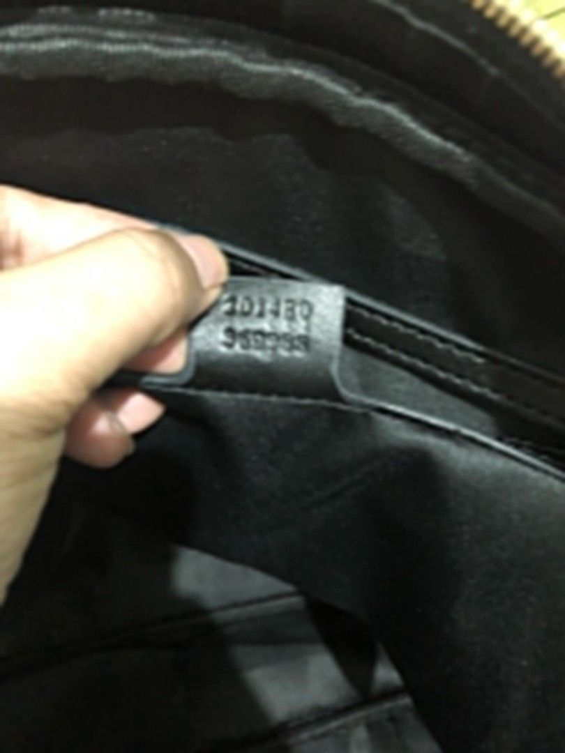 Laptop bag Gucci (Category: Laptop Bags & Sleeves) located in Alaminos. Submitted by osaj55756 (Listing ID 1318295937, Image 2). Description: laptop bag.