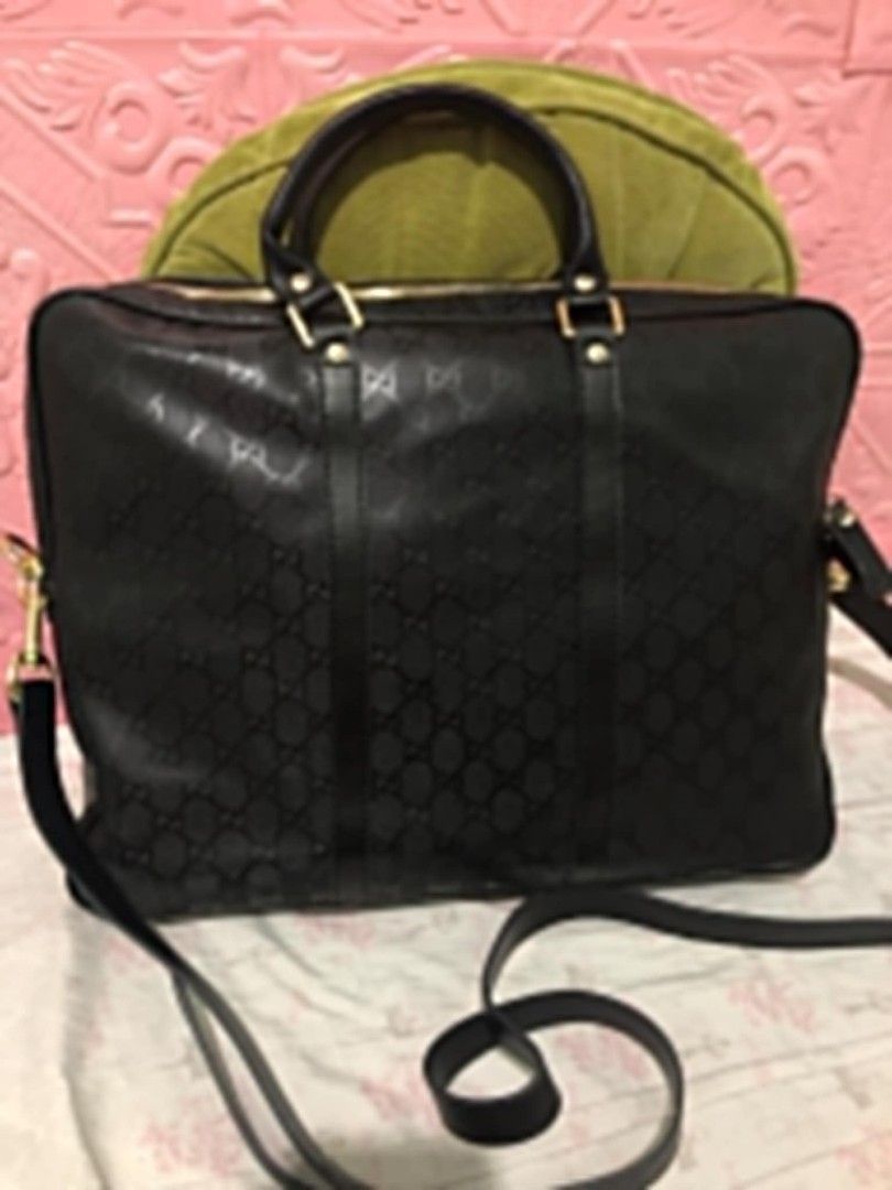 Laptop bag Gucci (Category: Laptop Bags & Sleeves) located in Alaminos. Submitted by osaj55756 (Listing ID 1318295937, Image 1). Description: laptop bag.