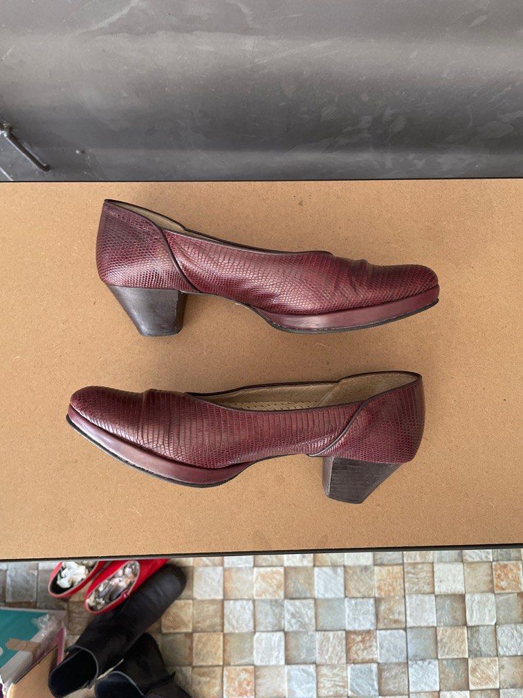 Mulberry court shoes (Category: Heels) located in Quezon City. Submitted by studioamarilyo (Listing ID 1318294674, Image 3). Description: 23 cm insole.