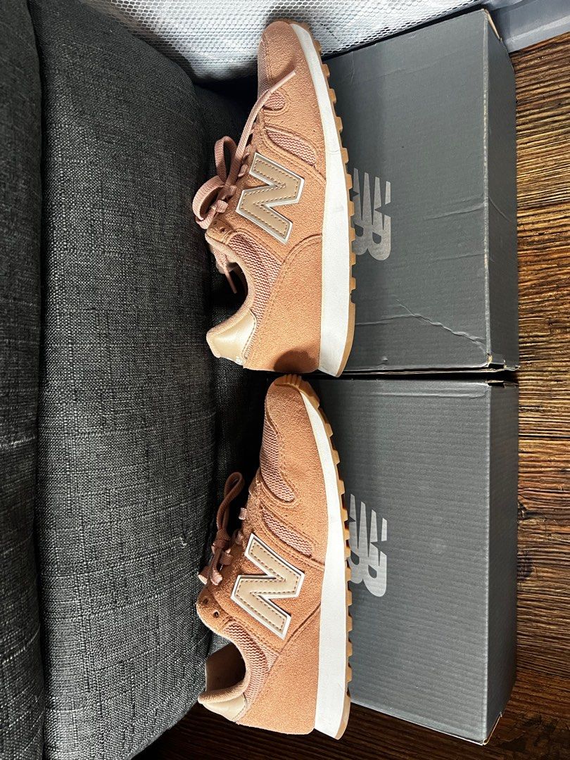 New balance (Category: Sneakers) located in Manila. Submitted by fourjbf (Listing ID 1318299557, Image 2). Description: New Balance Used less than 8times.