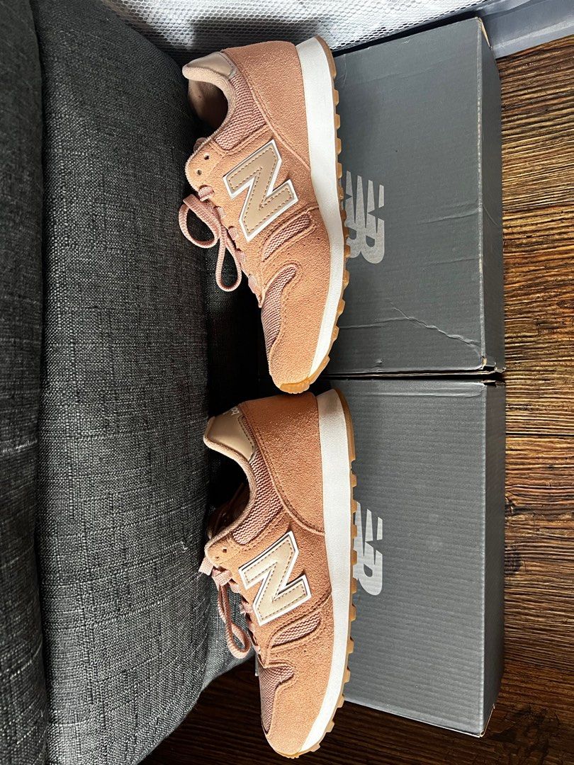 New balance (Category: Sneakers) located in Manila. Submitted by fourjbf (Listing ID 1318299557, Image 3). Description: New Balance Used less than 8times.