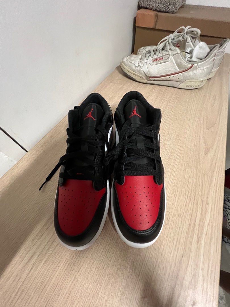 Jordan 1 low cut black red hotsell