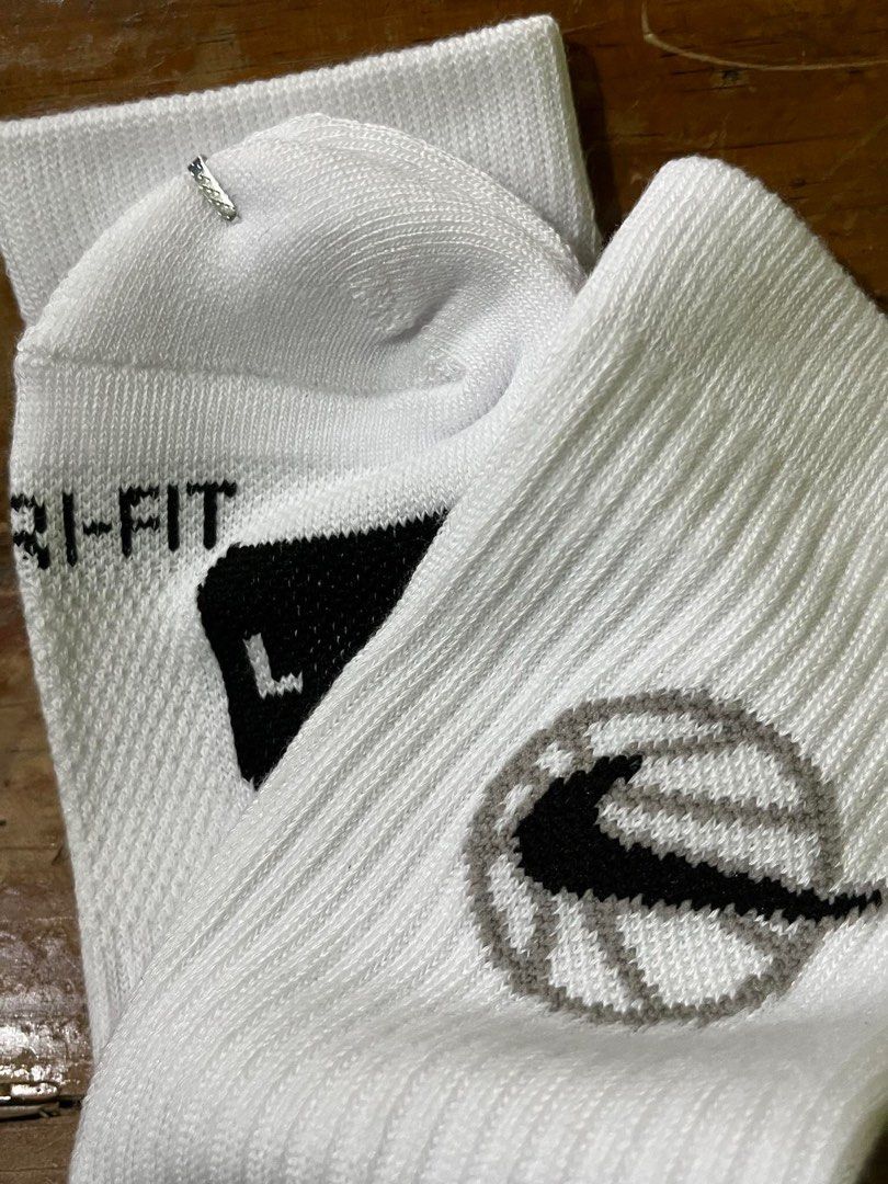 Nike Everyday Crew Socks (Category: Socks) located in San Pedro. Submitted by anilovvv (Listing ID 1318407700, Image 1). Description: Nike Crew Socks • Basketball Logo • Stripes • High Cut Colors: • Black • White Available in pairs, bundles or mixed bundles - LOWEST PRICE 🥵 - DM for orders & inquiries 📩 Also available on 🍊app (DM for the link) Meet up Muntinlupa - San Pedro - Biñan.