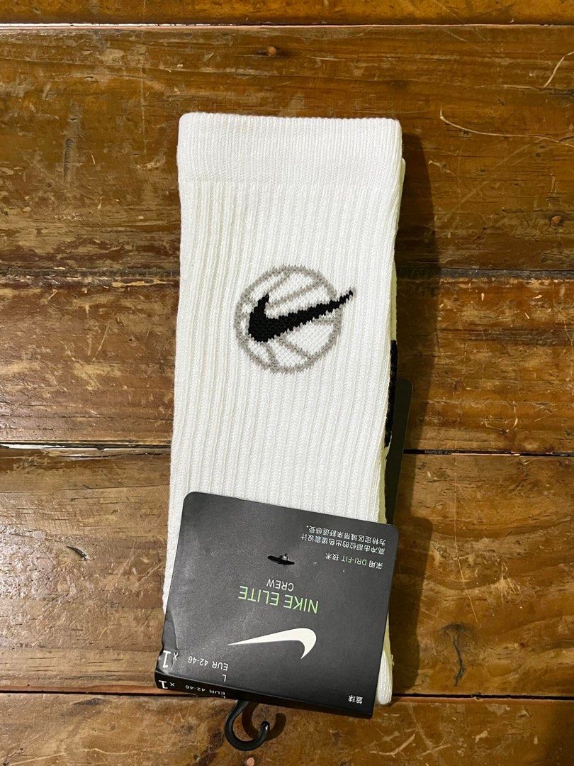 Nike Everyday Crew Socks (Category: Socks) located in San Pedro. Submitted by anilovvv (Listing ID 1318407700, Image 2). Description: Nike Crew Socks • Basketball Logo • Stripes • High Cut Colors: • Black • White Available in pairs, bundles or mixed bundles - LOWEST PRICE 🥵 - DM for orders & inquiries 📩 Also available on 🍊app (DM for the link) Meet up Muntinlupa - San Pedro - Biñan.