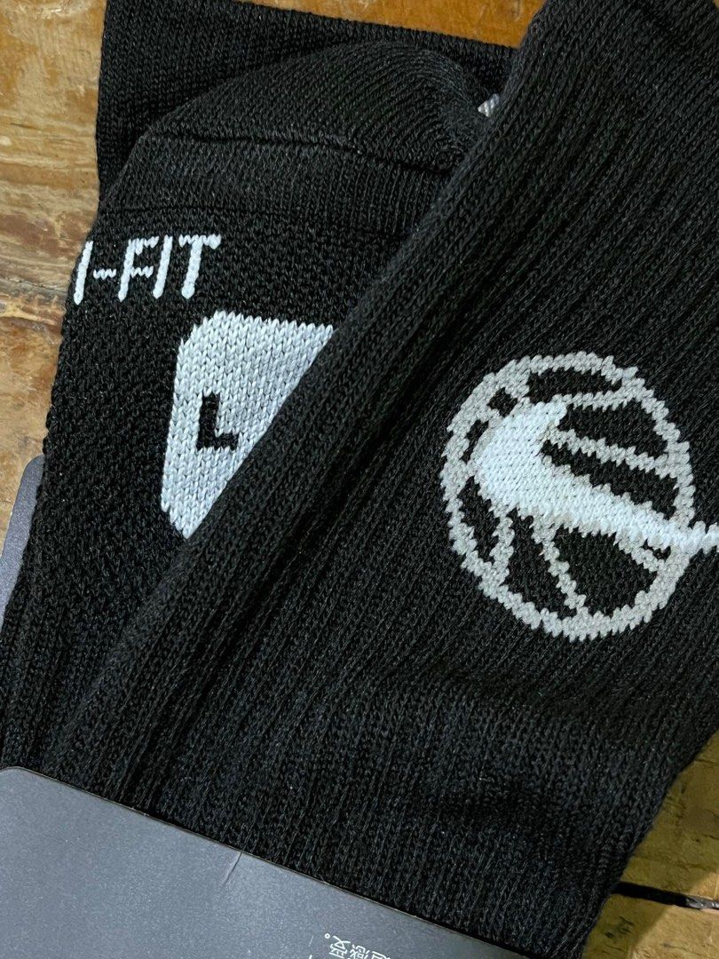 Nike Everyday Crew Socks (Category: Socks) located in San Pedro. Submitted by anilovvv (Listing ID 1318407700, Image 3). Description: Nike Crew Socks • Basketball Logo • Stripes • High Cut Colors: • Black • White Available in pairs, bundles or mixed bundles - LOWEST PRICE 🥵 - DM for orders & inquiries 📩 Also available on 🍊app (DM for the link) Meet up Muntinlupa - San Pedro - Biñan.