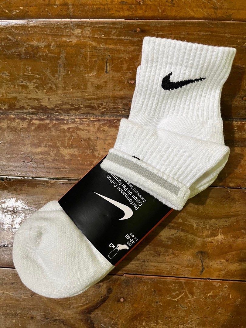 Nike Everyday Cushioned Crew Socks (Category: Socks) located in San Pedro. Submitted by anilovvv (Listing ID 1318407247, Image 2). Description: Nike Crew Socks • Plain • Mid Cut • High Cut Colors: • Black • White Available in pairs, bundles or mixed bundles Starting @ ₱95 only 🥵 - LOWEST PRICE - DM for orders & inquiries 📩 Also available on 🍊app (DM for the link) Meet up Muntinlupa - San Pedro - Biñan.