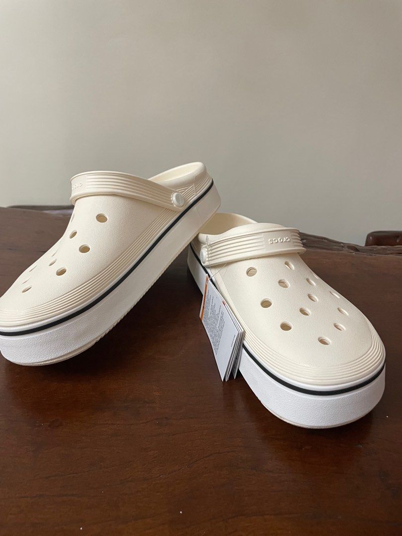 Offcourt clog m10 (Category: Flats & Sandals) located in Manila. Submitted by bukid (Listing ID 1318354497, Image 1). Description: Same day delivery Location: Cavite and Manila.