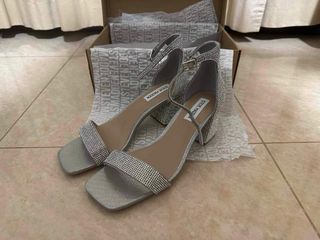 (Category: ) located in . Submitted by bag__lover (Listing ID 1318393932, Image 1). Description: .
