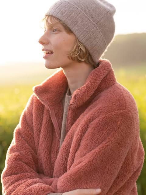 UNIQLO fluffy yarn fleece full zip jacket Women s Fashion Coats Jackets and Outerwear on Carousell