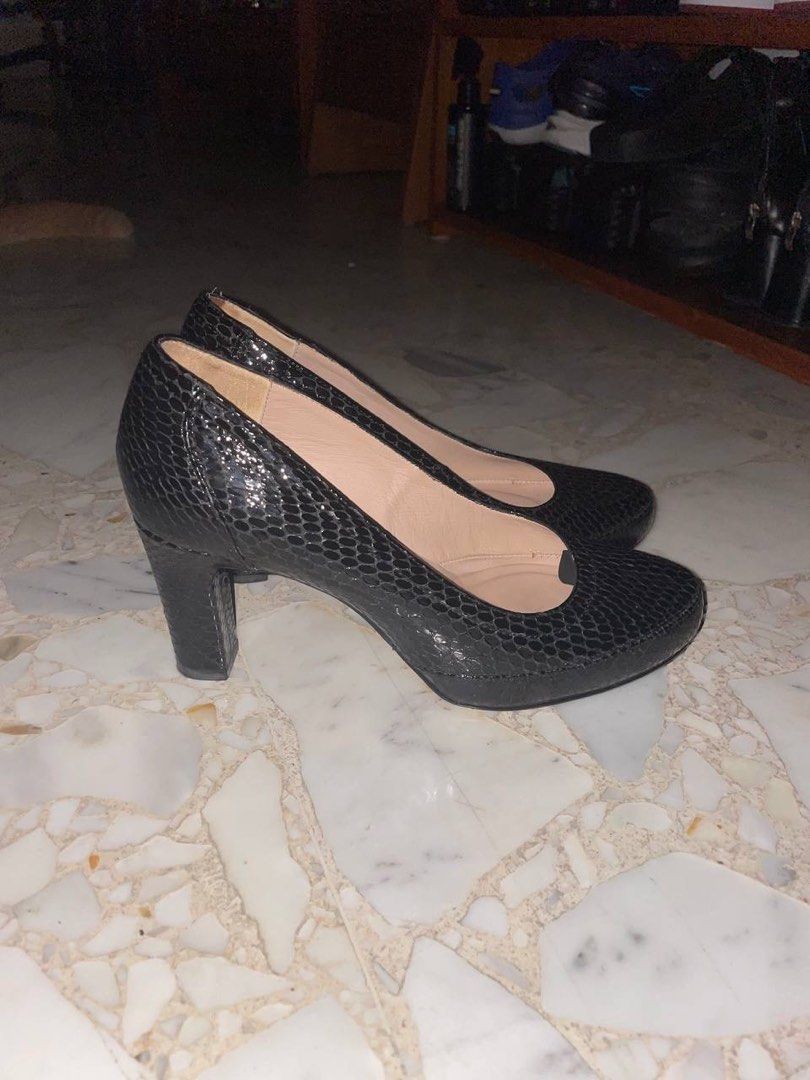 Unisa black pumps best sale