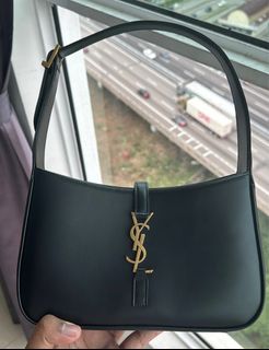 (Category: ) located in . Submitted by danishhakimwardrobe (Listing ID 1318374415, Image 1). Description: .