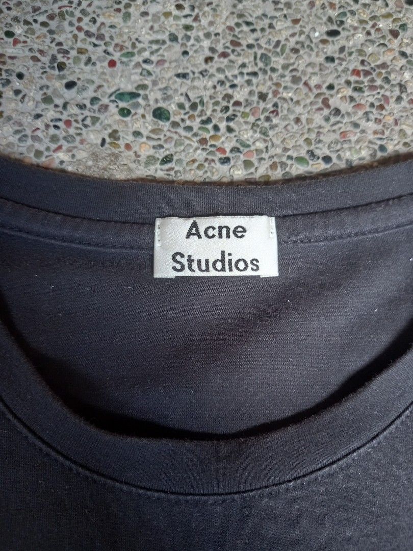 Acne studios tshirt small (Category: Tshirts & Polo Shirts ) located in Makati City. Submitted by fragiles (Listing ID 1318511509, Image 2). Description: acne studios tshirt W19-L27 lp na po wala ng tawad.