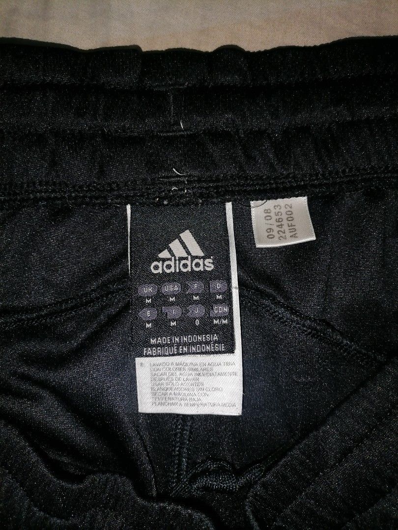 Adidas Track / Jogging Pants (Category: Activewear) located in Muntinlupa City. Submitted by dmgdbee (Listing ID 1318447172, Image 3). Description: Issue: May mga konting tastas sa likod (see photos) Can fit S-L Can do meet up around Muntinlupa and nearby areas.