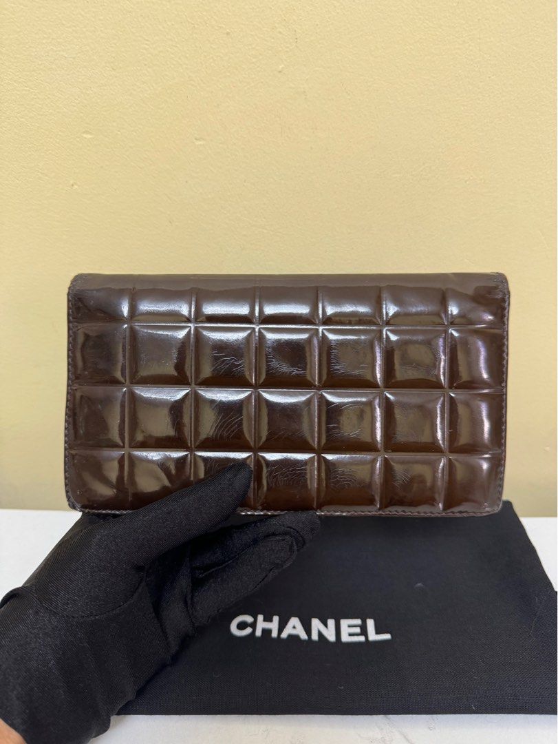 Authentic vintage chanel long wallet (Category: Luxury Bags & Wallets) located in Rizal. Submitted by houseofbell (Listing ID 1318498074, Image 2). Description: Normal sign of usage No rubs and cracking issue.